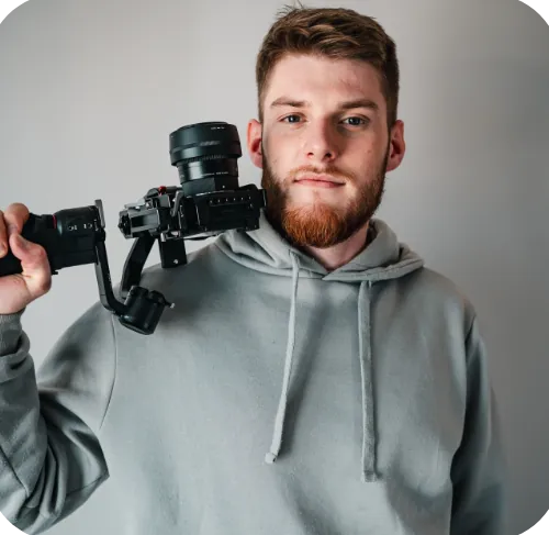Lukáš Opěla s kamerou na gimbalu